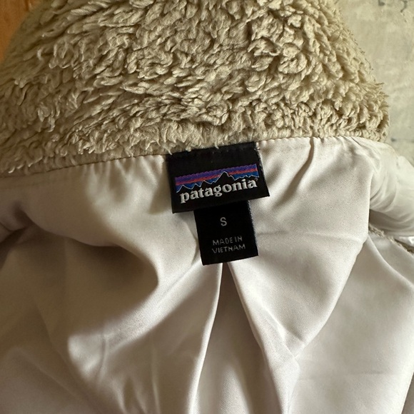 Patagonia Women’s Size Small Vest! Beige. Fluffy. Soft. - Picture 11 of 16